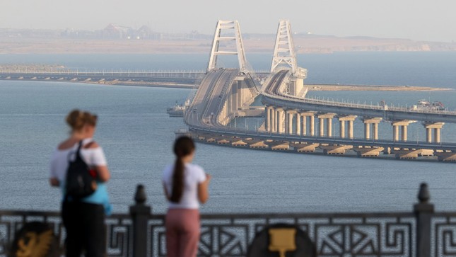 Bán đảo Crimea hứng cuộc tấn công quy mô lớn, nhiều tiếng nổ vang lên ảnh 1