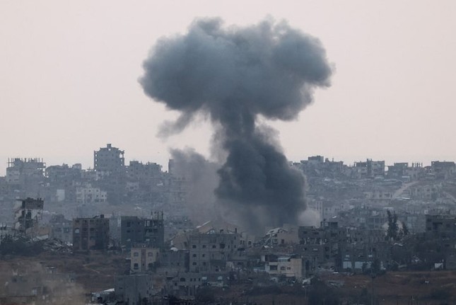 Israel tăng cường tấn công trên bộ, tập trung giành quyền kiểm soát Dải Gaza ảnh 1