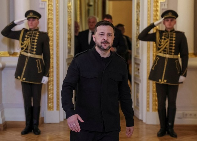 Ukraine khăng khăng yêu cầu ngừng bắn trước khi đàm phán ảnh 1