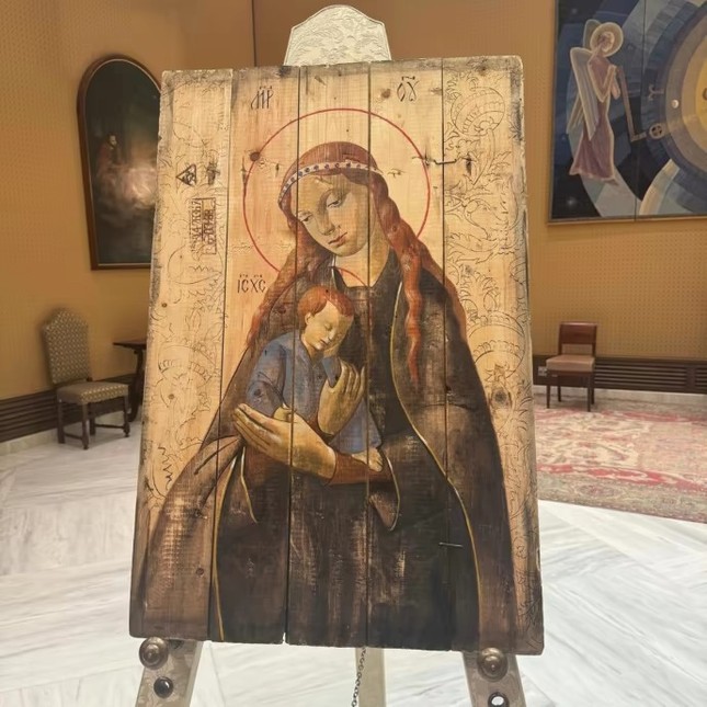 Tổng thống Ukraine tặng Giáo hoàng Leo XIV tranh vẽ trên vỏ thùng đạn ảnh 5