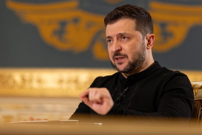 Tổng thống Ukraine: &apos;Chúng tôi sẽ không rút quân khỏi lãnh thổ của mình&apos; ảnh 1
