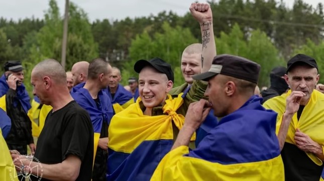 Chỉ huy Azov cáo buộc chính quyền Ukraine bỏ rơi tù binh trong cuộc trao đổi với Nga ảnh 1