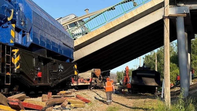 Hai cây cầu vùng biên giới nổ tung cách nhau vài giờ, Nga nói do hành vi phá hoại ảnh 1