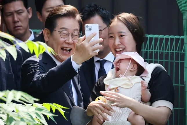 Ông Lee Jae-myung và hành trình &apos;vượt bão&apos; trong chính trường Hàn Quốc ảnh 3