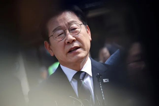 Ông Lee Jae-myung và hành trình &apos;vượt bão&apos; trong chính trường Hàn Quốc ảnh 1
