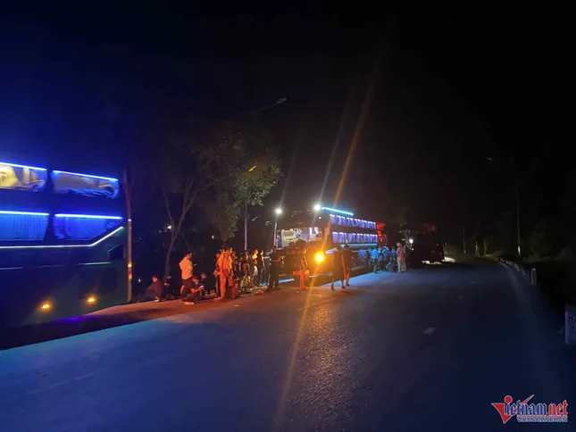 3 xe khách chở hơn 100 người tông liên hoàn ở Huế, nhiều người bị thương ảnh 1