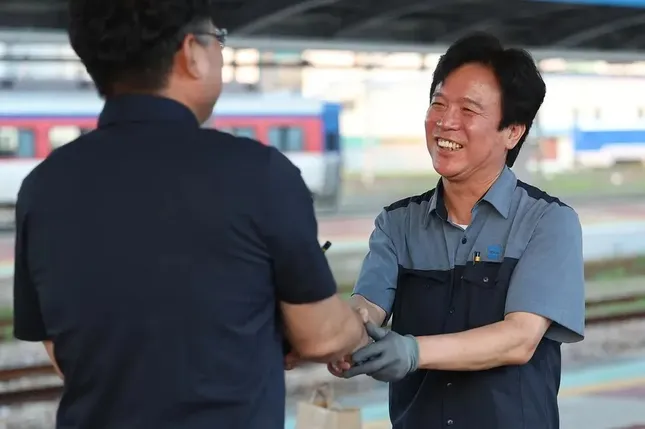 Từ sân ga đến chính trường: Người lái tàu được đề cử làm bộ trưởng ở Hàn Quốc gây phản ứng trái chiều ảnh 5