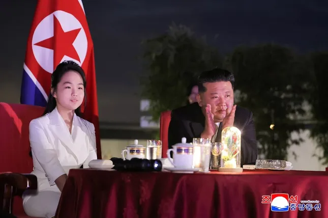 Phu nhân Chủ tịch Triều Tiên lần đầu xuất hiện công khai sau một năm rưỡi vắng bóng ảnh 10