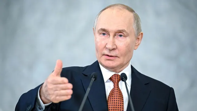 Tổng thống Putin cáo buộc NATO &apos;nói dối&apos;, tuyên bố Nga sẽ giảm chi tiêu quốc phòng ảnh 1