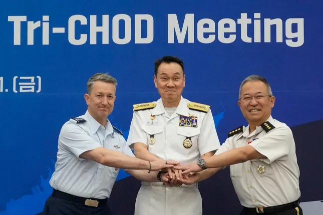 &apos;Pháo đài bay&apos; B-52 tham gia tập trận không quân chung Mỹ - Nhật - Hàn ảnh 1