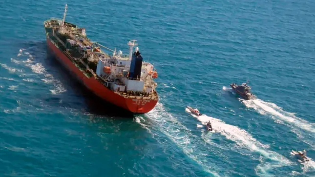 Phong tỏa eo biển Hormuz dễ trở thành tự sát kinh tế ảnh 2