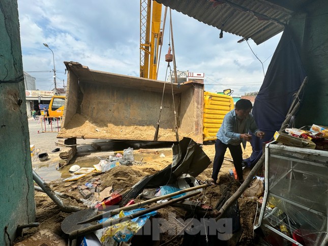 Thêm một người tử vong trong vụ tai nạn nghiêm trọng ở Quảng Ngãi ảnh 1
