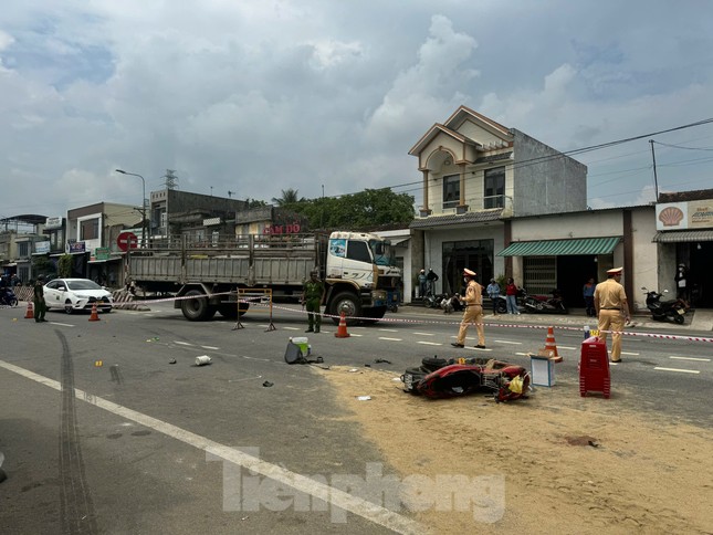 Thêm một người tử vong trong vụ tai nạn nghiêm trọng ở Quảng Ngãi ảnh 4