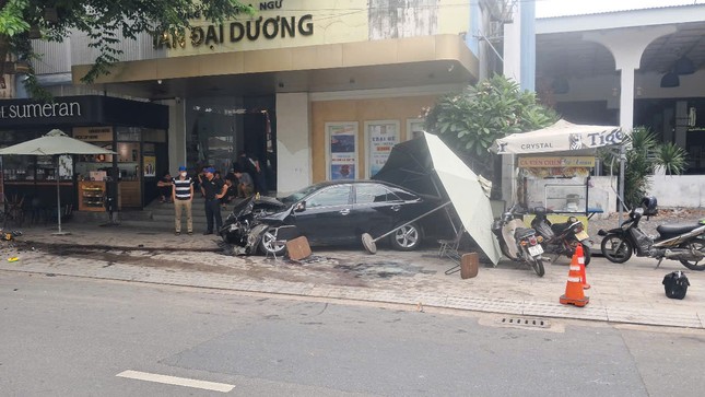 Ô tô gây tai nạn liên hoàn ở Quảng Ngãi, 2 người bị thương ảnh 2