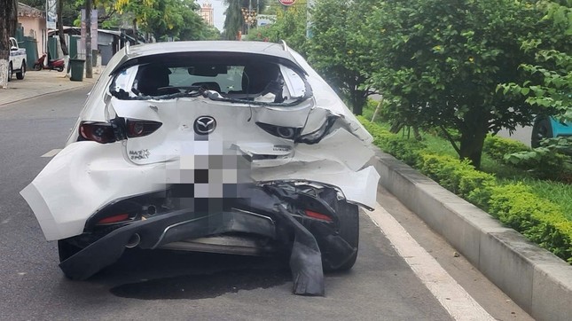 Ô tô gây tai nạn liên hoàn ở Quảng Ngãi, 2 người bị thương ảnh 3
