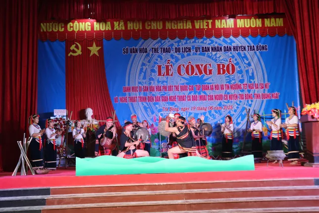 Hai di sản văn hóa của người Cor được công nhận là Di sản văn hóa phi vật thể quốc gia ảnh 2