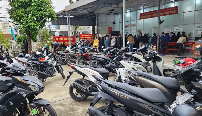 Hai đầu số – Một tỉnh mới: Biển 76 và 82 cùng song hành trên đường Quảng Ngãi ảnh 1