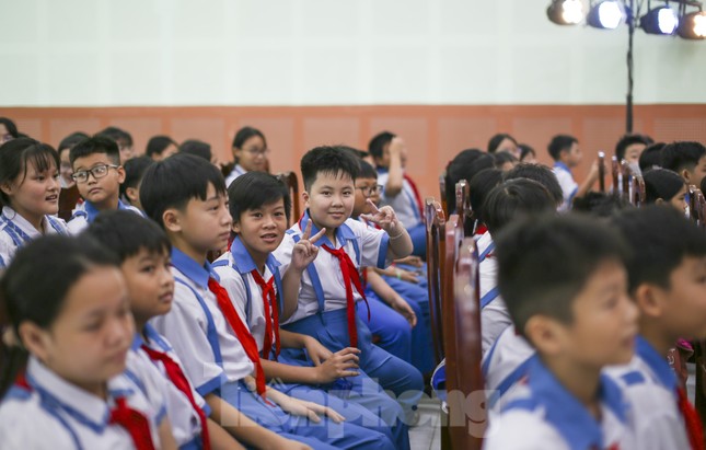 Bình Định trao giải thưởng &apos;Cánh én hồng&apos; cho giáo viên Tổng phụ trách Đội tiêu biểu ảnh 2