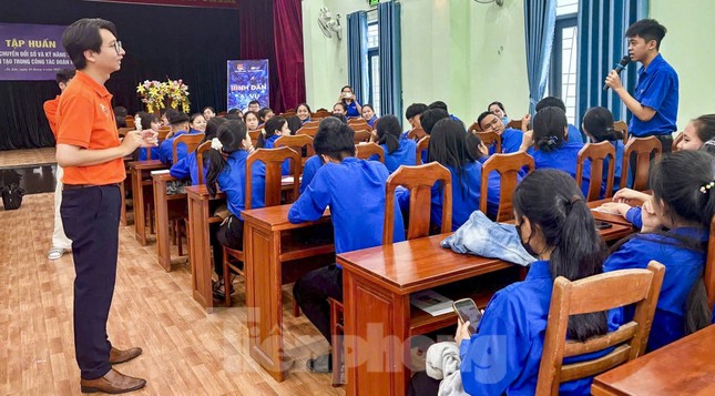Tuổi trẻ Bình Định với phong trào ‘Bình dân học vụ số’ ảnh 3