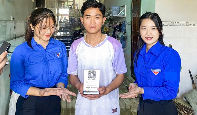 Tuổi trẻ Bình Định với phong trào ‘Bình dân học vụ số’ ảnh 1