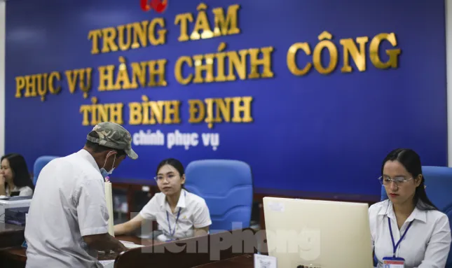 Ngày ‘đặc biệt’ ở Bình Định: Lãnh đạo tỉnh đến từng xã, phường mới để giám sát ảnh 3