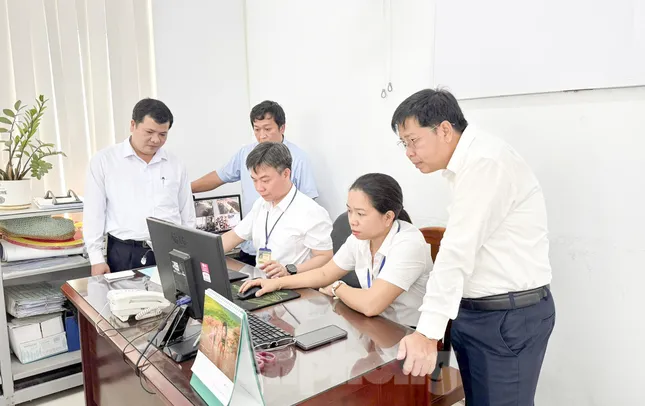 Ngày ‘đặc biệt’ ở Bình Định: Lãnh đạo tỉnh đến từng xã, phường mới để giám sát ảnh 6