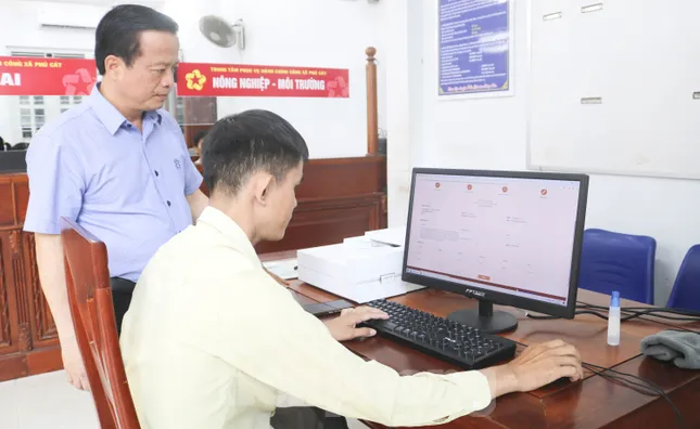 Ngày ‘đặc biệt’ ở Bình Định: Lãnh đạo tỉnh đến từng xã, phường mới để giám sát ảnh 4