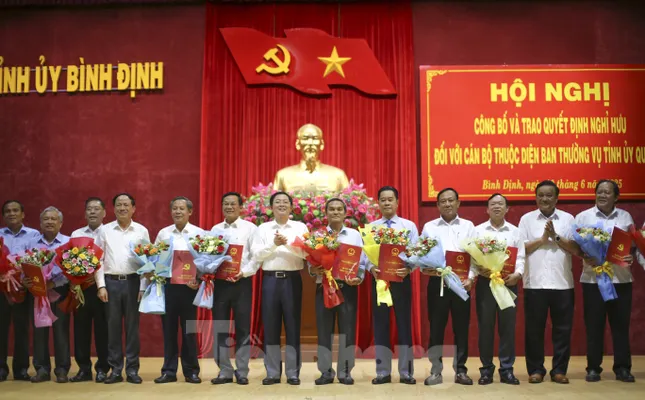 Phó Bí thư Thường trực Tỉnh ủy Bình Định nghỉ hưu trước tuổi ảnh 2