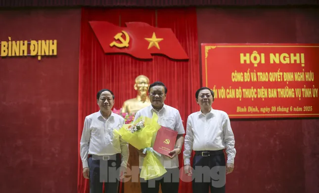 Phó Bí thư Thường trực Tỉnh ủy Bình Định nghỉ hưu trước tuổi ảnh 1