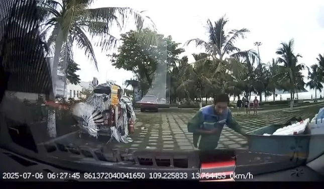 Anh công nhân môi trường nhận 'mưa lời khen' với hành động đầy trách nhiệm ảnh 1