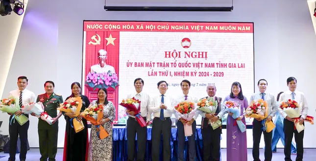 Ra mắt Ban Thường trực Ủy ban MTTQ Việt Nam tỉnh Gia Lai ảnh 1