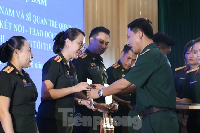 Sĩ quan trẻ Việt Nam - Lào hiến kế hiện đại hóa quân đội ảnh 9
