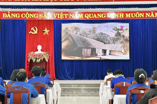 Mỗi tháng một thước phim, khơi gợi tình yêu lịch sử ảnh 1
