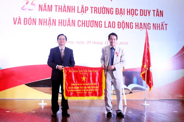 ĐH Duy Tân đón nhận Huân chương Lao động hạng Nhất ảnh 4