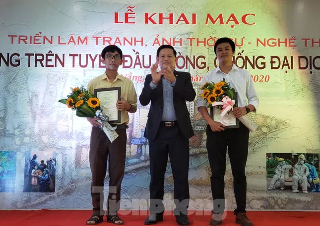 120 tác phẩm khắc hoạ Đà Nẵng trên tuyến đầu chống dịch COVID-19 ảnh 1