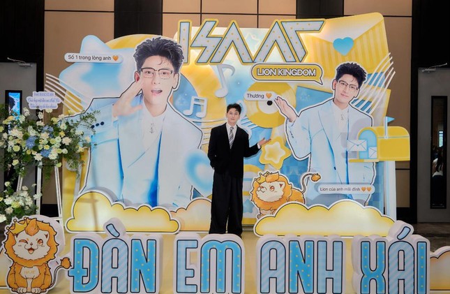 Fan meeting ISAAC: Điều gì khiến LIONS kêu "anh Xái thương fan nhất hệ Mặt Trời"? ảnh 2