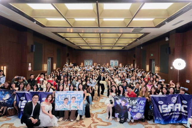 Fan meeting ISAAC: Điều gì khiến LIONS kêu "anh Xái thương fan nhất hệ Mặt Trời"? ảnh 3
