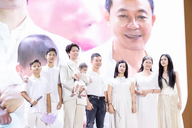 Fan meeting Đăng Khôi: Fanclub có tên chính thức, BB Trần “ồn” nhất ảnh 13