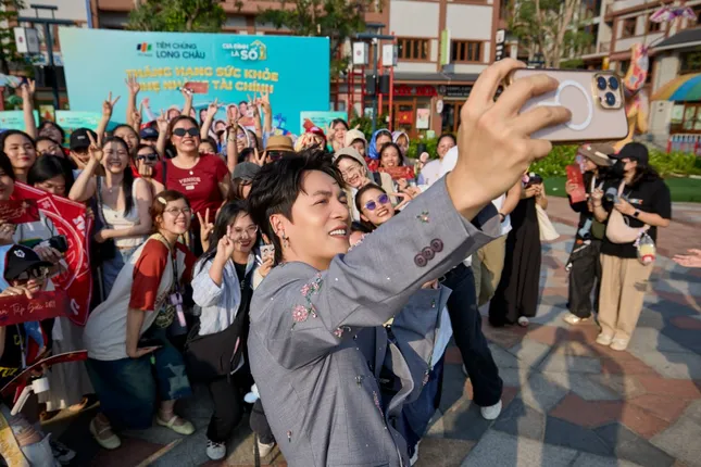 Fan meeting Đăng Khôi: Fanclub có tên chính thức, BB Trần “ồn” nhất ảnh 15