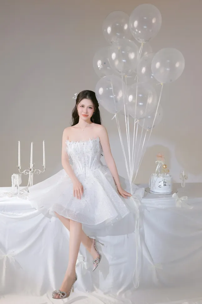 Bà xã Đăng Khôi đón tuổi mới, khoe khoảnh khắc hạnh phúc của gia đình 5 người ảnh 11