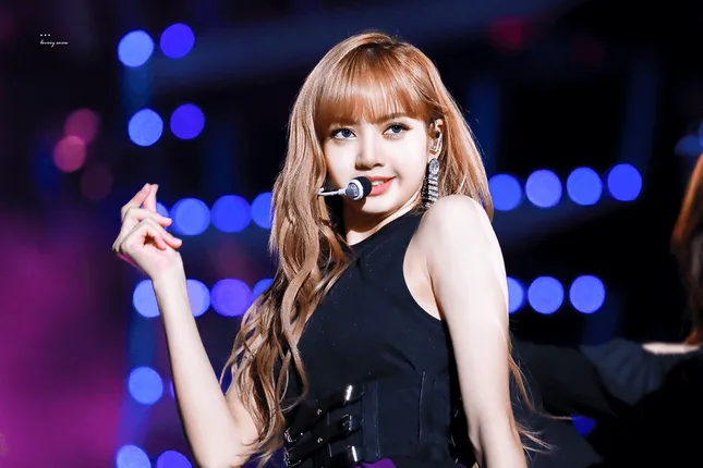 “Bá đạo” như Lisa (BLACKPINK), dù nổi giận hay nghiêm khắc cũng hút hồn fan vì quá xinh ảnh 6
