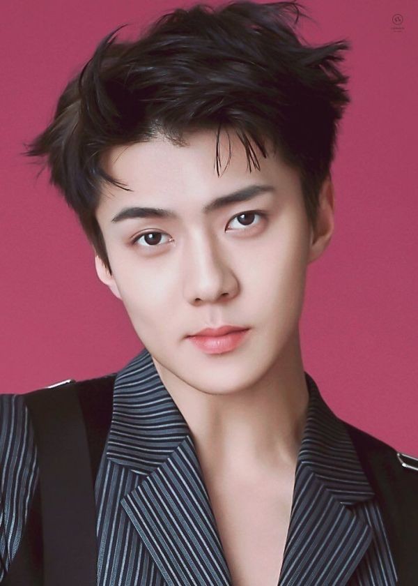 Tại sao dù nhảy cực sung, tóc các nam idol K-Pop vẫn nguyên nếp không rối sợi nào? ảnh 4