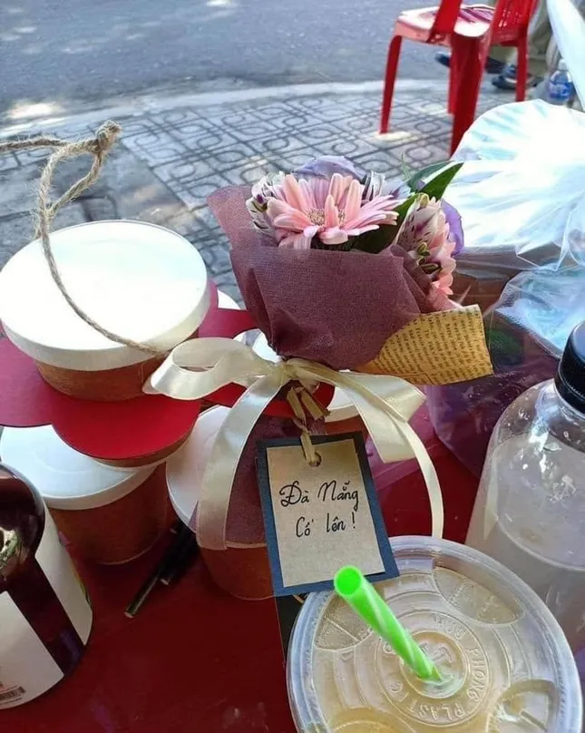 Người dân Đà Nẵng “Tiếp sức mùa dịch”, gửi quà cho tuyến đầu phòng chống COVID-19 ảnh 5