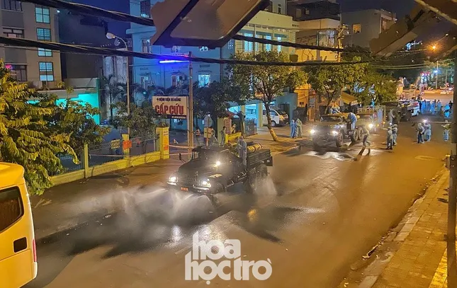 Những hình ảnh đầy cảm xúc ghi từ bên trong khu vực phong tỏa tại Đà Nẵng ảnh 2