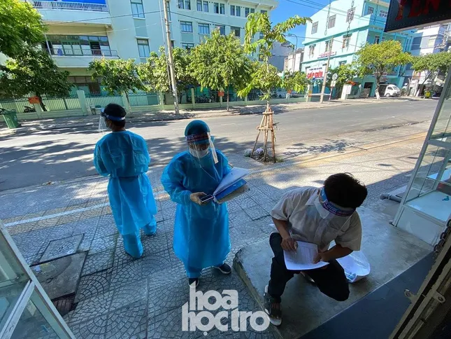 Những hình ảnh đầy cảm xúc ghi từ bên trong khu vực phong tỏa tại Đà Nẵng ảnh 3