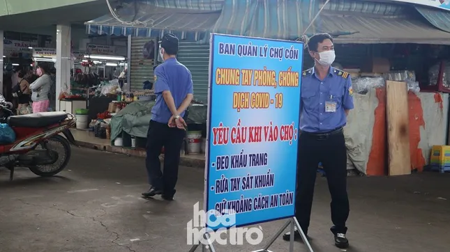 Nhiều sinh viên trọ học đã 1 tuần chưa thể đi chợ mua thức ăn vì không được phát phiếu ảnh 5