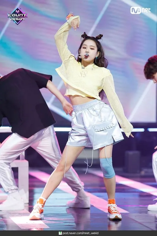 Những “vũ khí” giúp cô gái Thái Natty tồn tại giữa K-Pop khắc nghiệt, đầy tính “sống còn“ ảnh 1