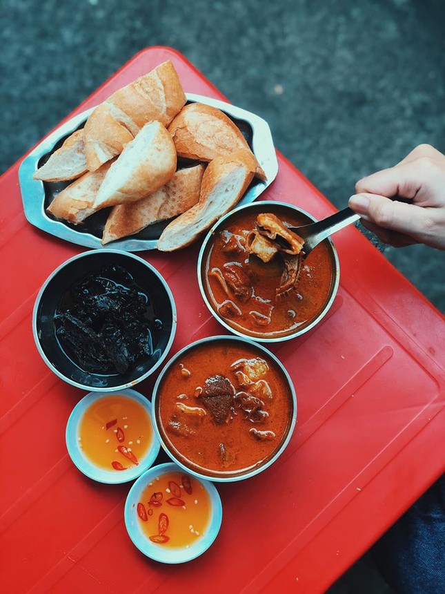 Hẹn hò Sài Gòn: Phá lấu và Bánh tráng - bộ đôi hoàn hảo cho bữa xế ngày mưa ảnh 1