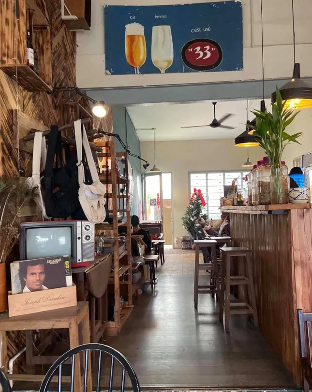 Ngược dòng thời gian quay trở về những tiệm cà phê mang phong cách Sài Gòn xưa ảnh 5