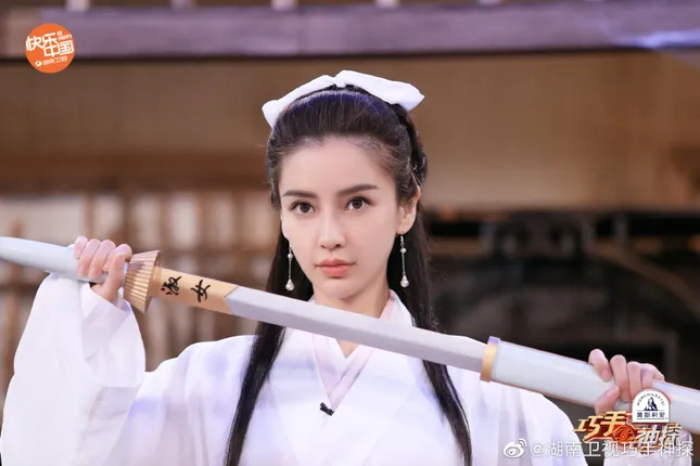 Angela Baby hóa thân thành “Thần tiên tỷ tỷ” trong show tạp kĩ Xảo Thủ Thần Thám ảnh 3